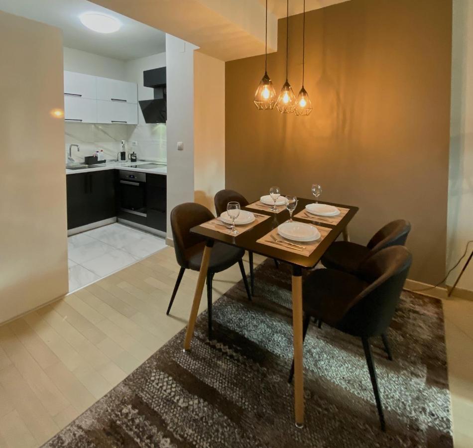 Stylish Apartment, Skopje Centre - Private Parking - Panoramic Views المظهر الخارجي الصورة