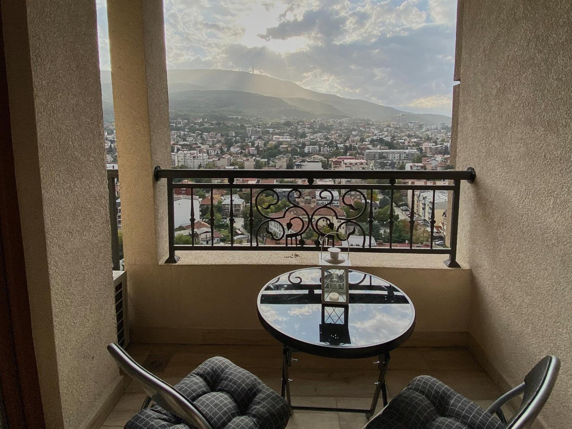 Stylish Apartment, Skopje Centre - Private Parking - Panoramic Views المظهر الخارجي الصورة